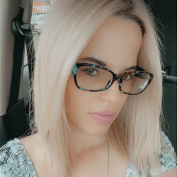 Meet your Posher, Karla - Picture 1 of 1